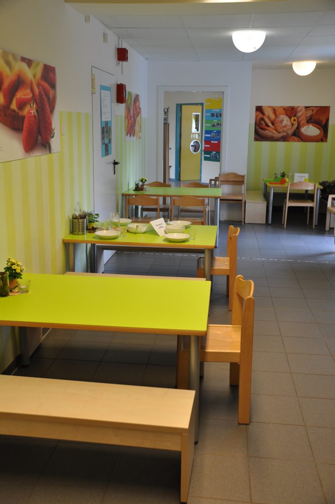 Dieses Bild hat ein leeres Alt-Attribut. Der Dateiname ist Bistro-680x1024.jpg